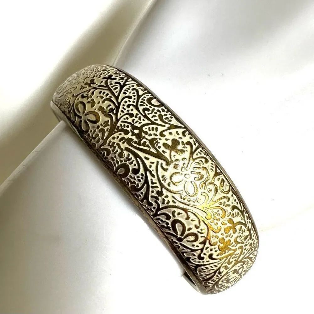Cream and gold tone pattern bangle bracelet